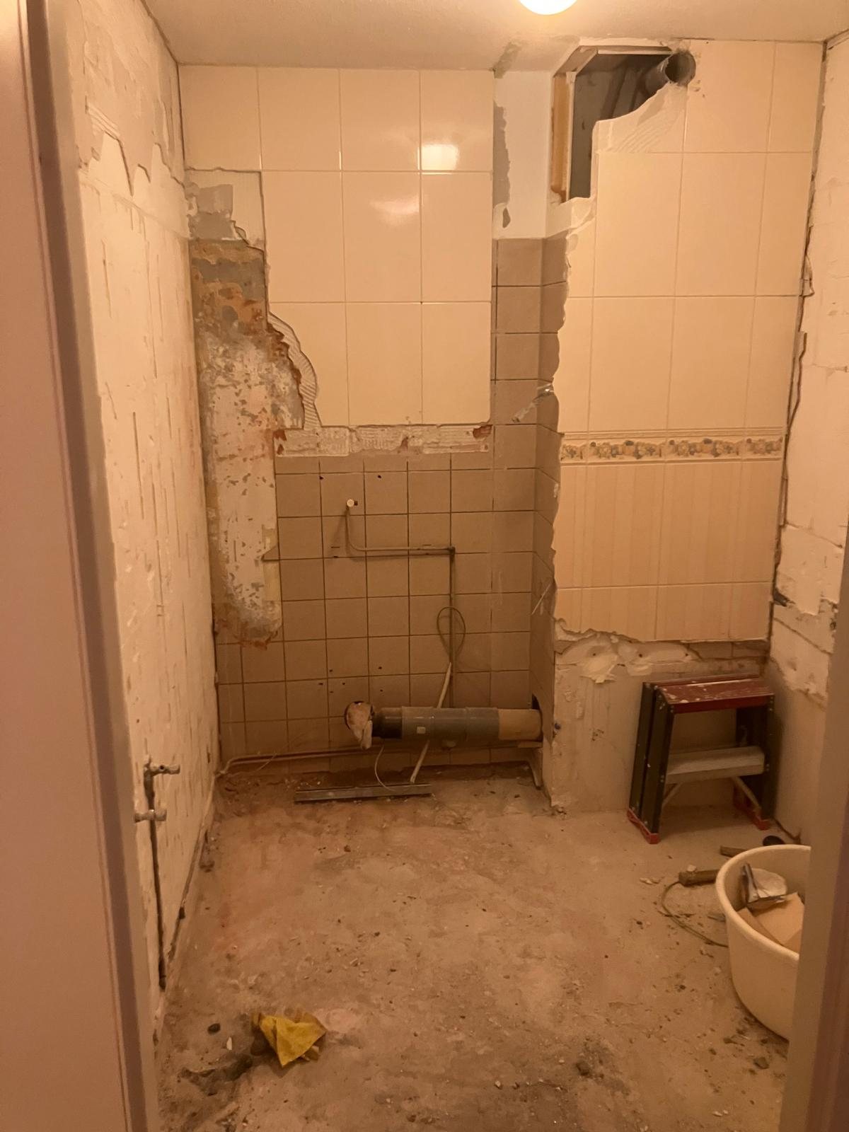 Oude badkamer voor de sloop